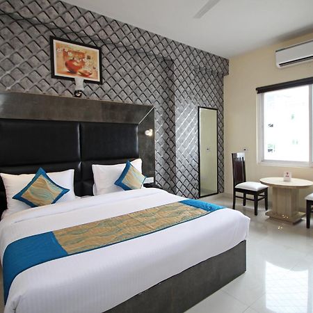 Hotel Hsp Plaza Нью-Дели Экстерьер фото