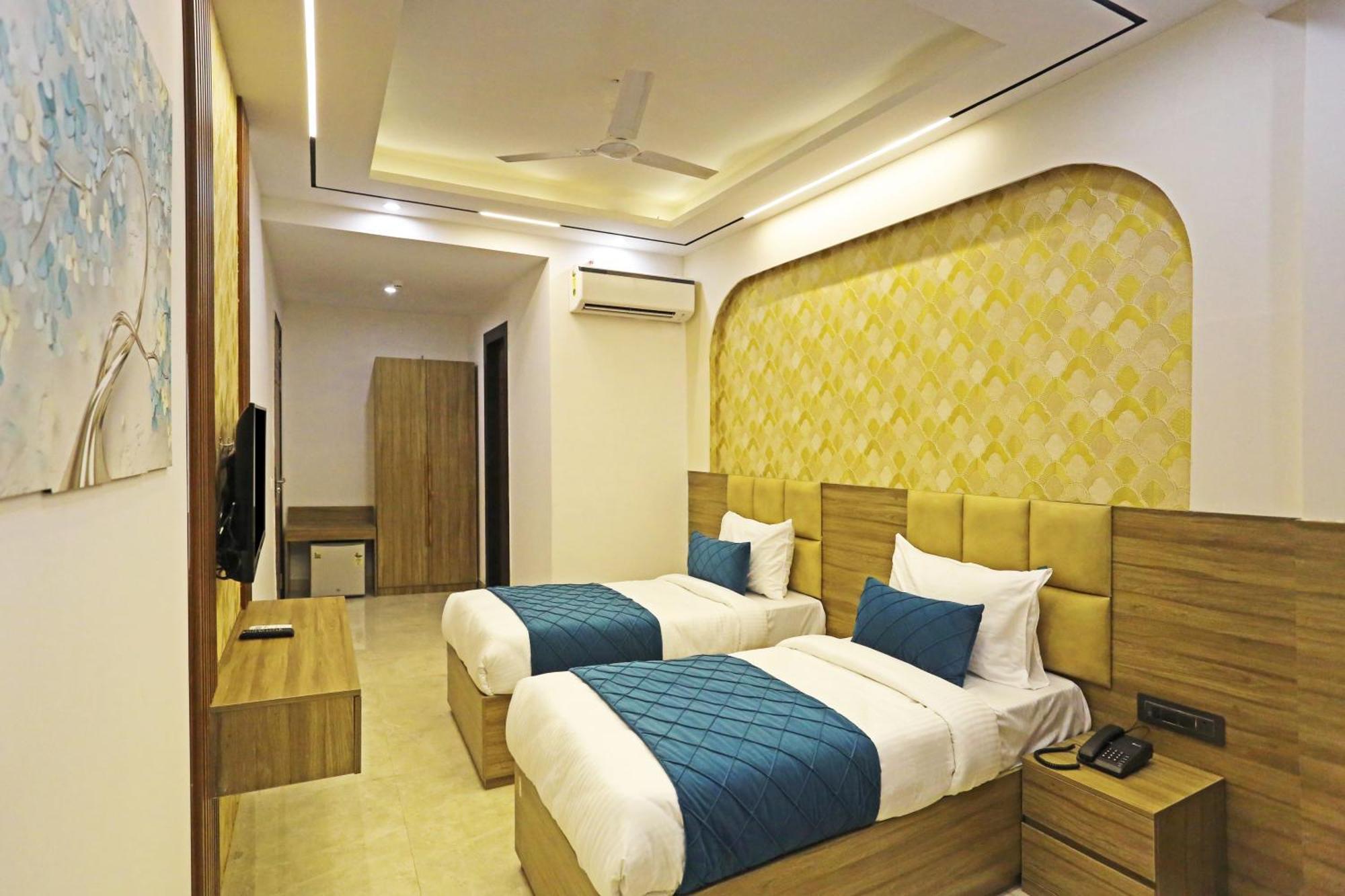 Hotel Hsp Plaza Нью-Дели Экстерьер фото